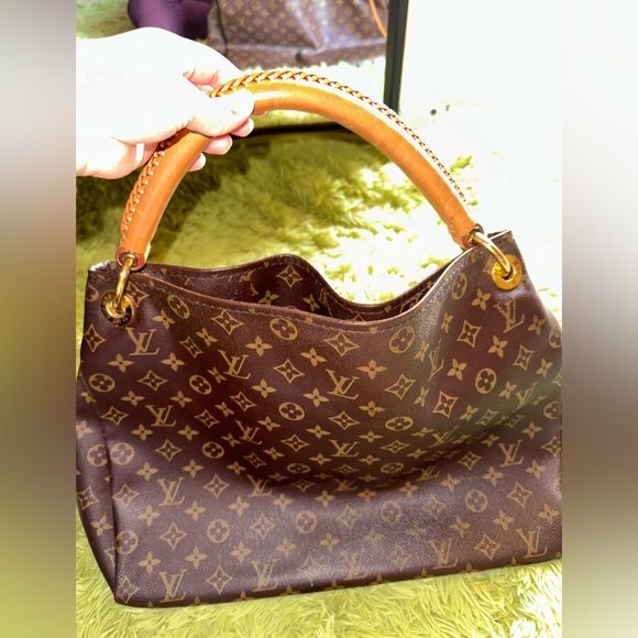Louis Vuitton Monogram Artsy MM - Picture 14 of 17